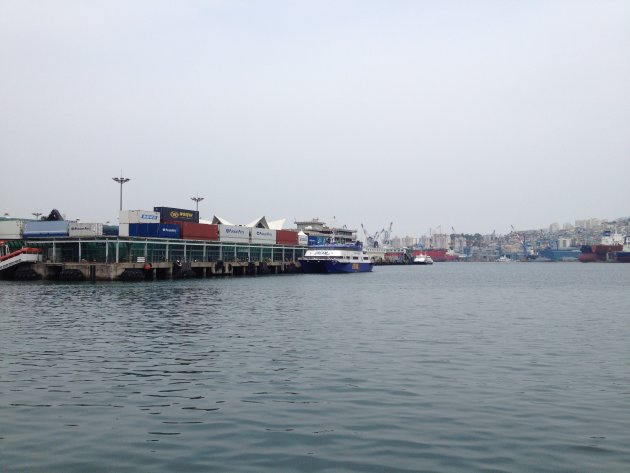裏側から見た釜山港国際旅客ターミナル
